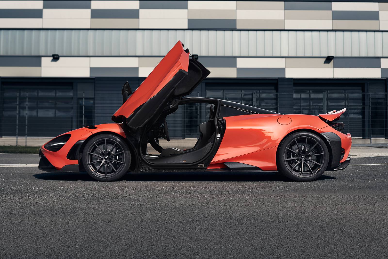 2021 McLaren 765LT Coupe Profile