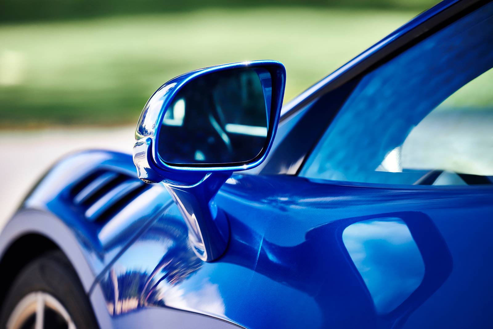 2023 McLaren Artura exterior EXM