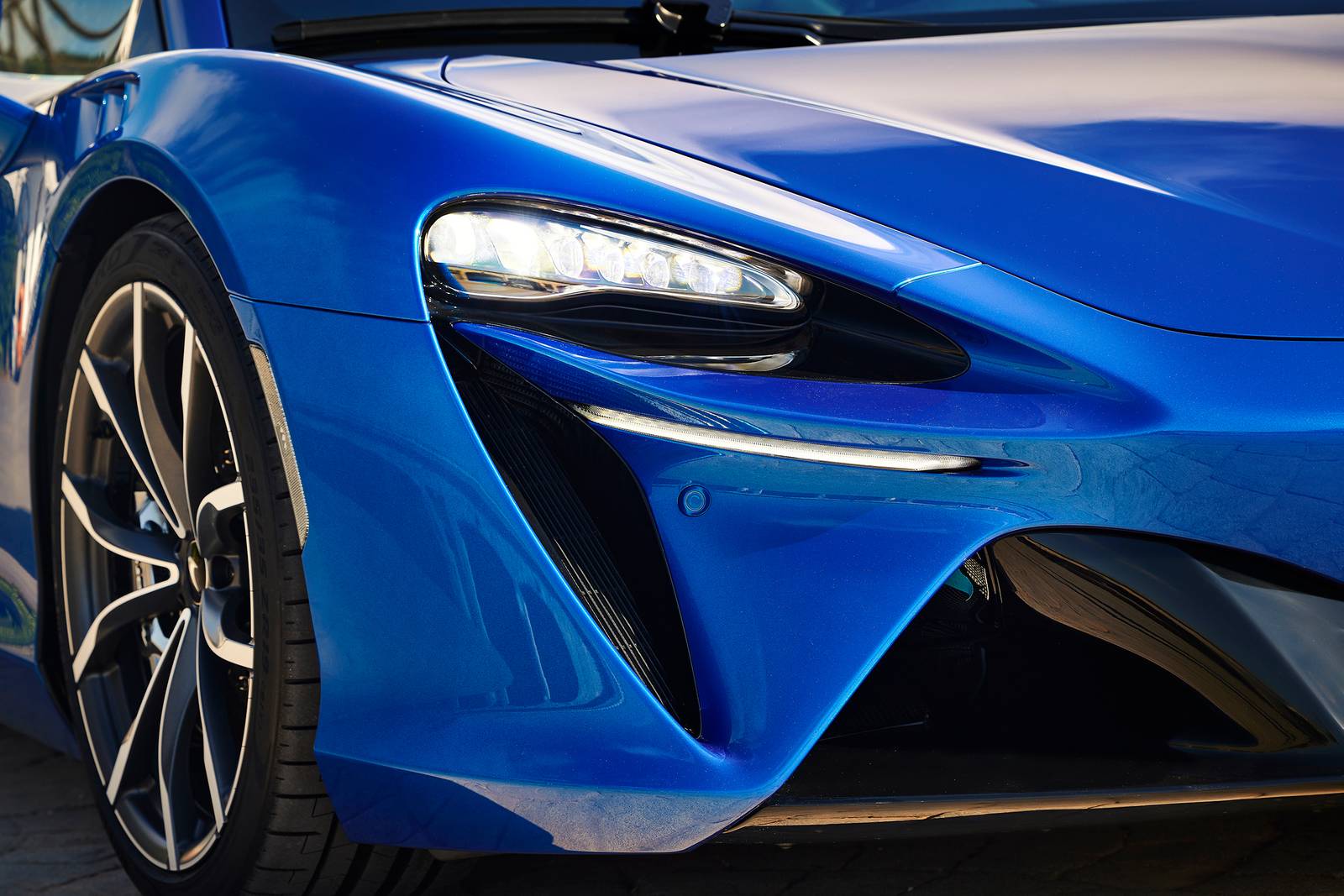2023 McLaren Artura exterior EDETAIL