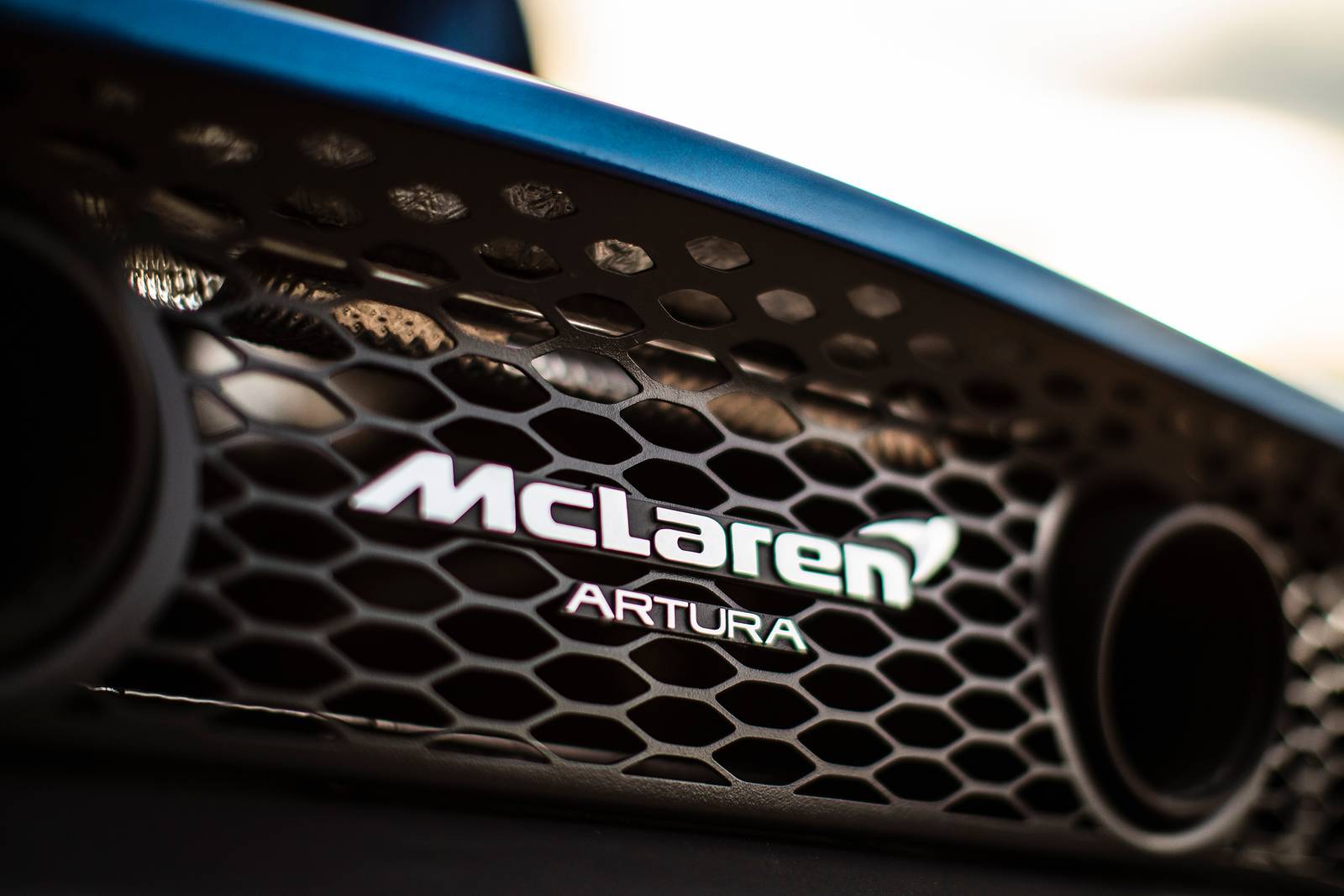 2023 McLaren Artura — OEM photo 3