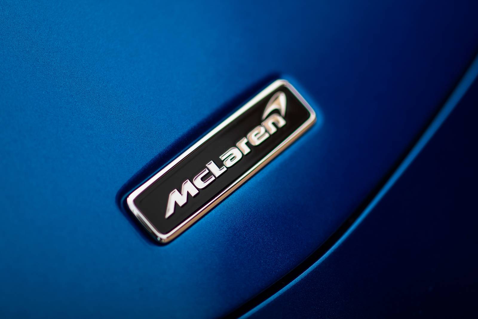 2025 McLaren Artura — OEM photo 2