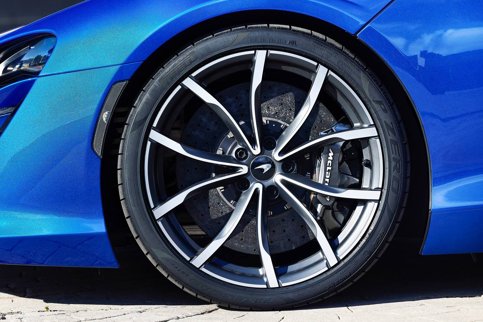 2025 McLaren Artura — OEM photo 5