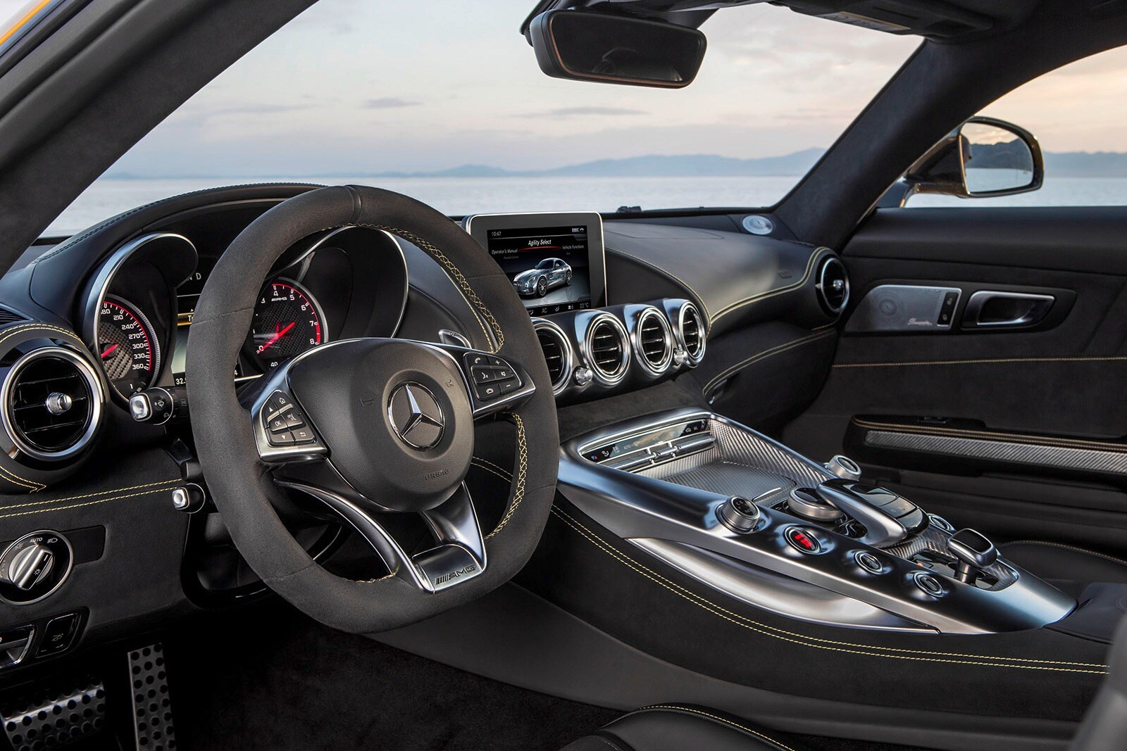 2017 Mercedes-Benz AMG GT interior SWD