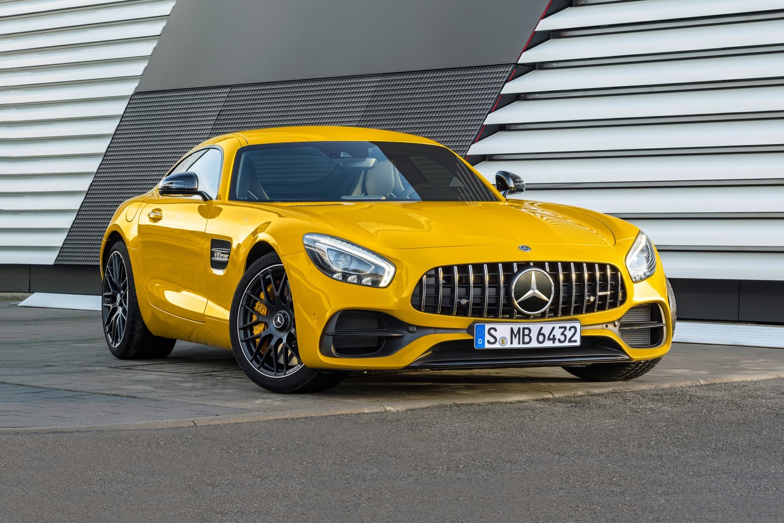 2018 Mercedes-Benz AMG GT — OEM photo 4