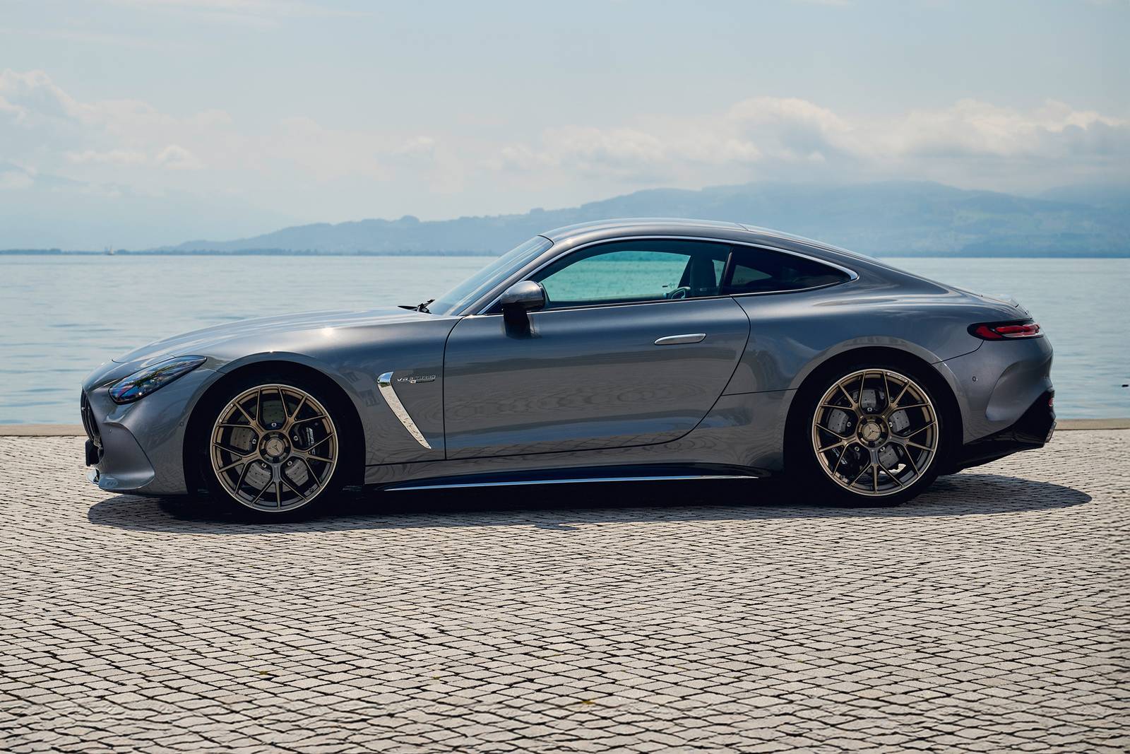 2025 Mercedes-Benz AMG GT — OEM photo 3