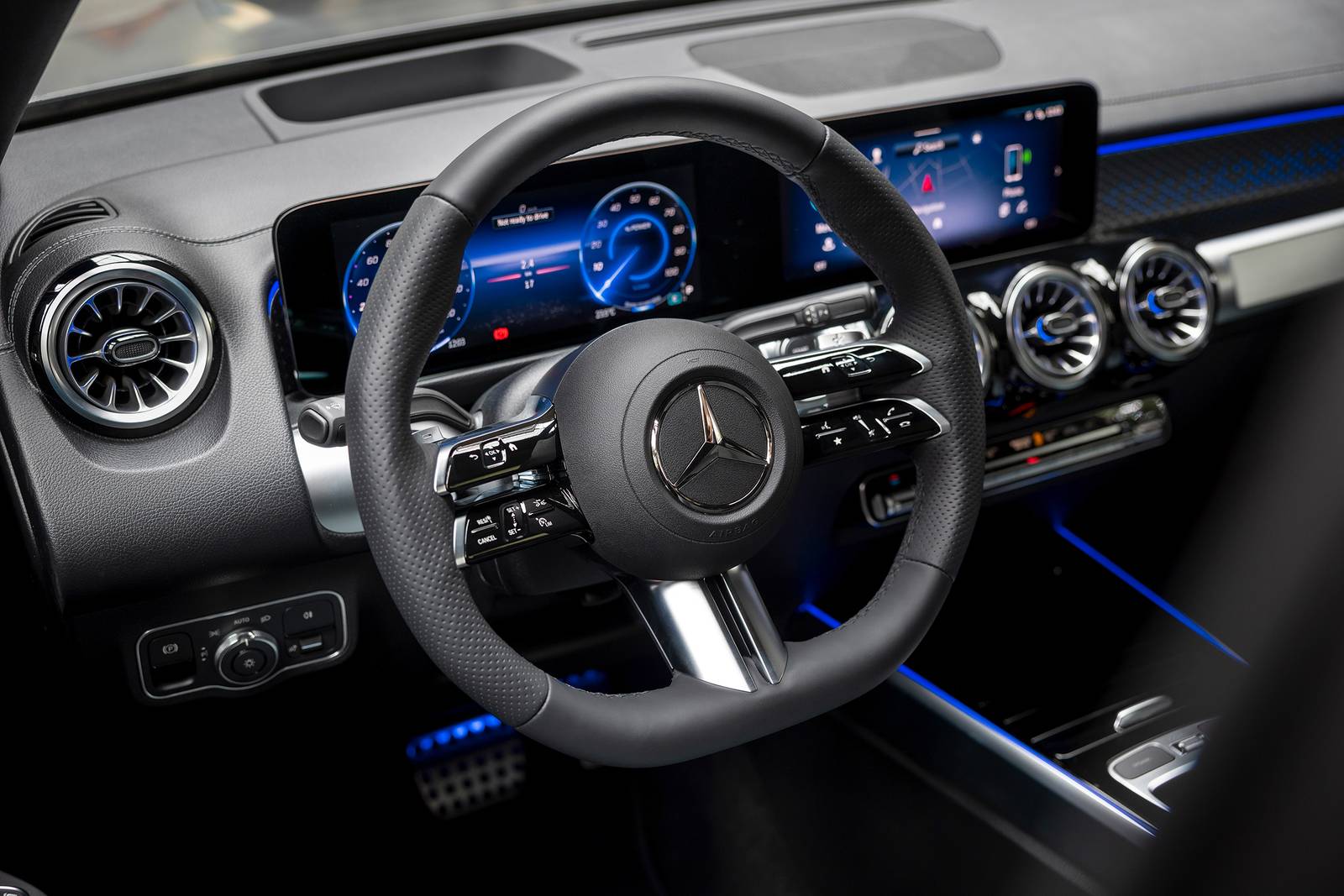 2025 Mercedes-Benz Eqb interior SWD