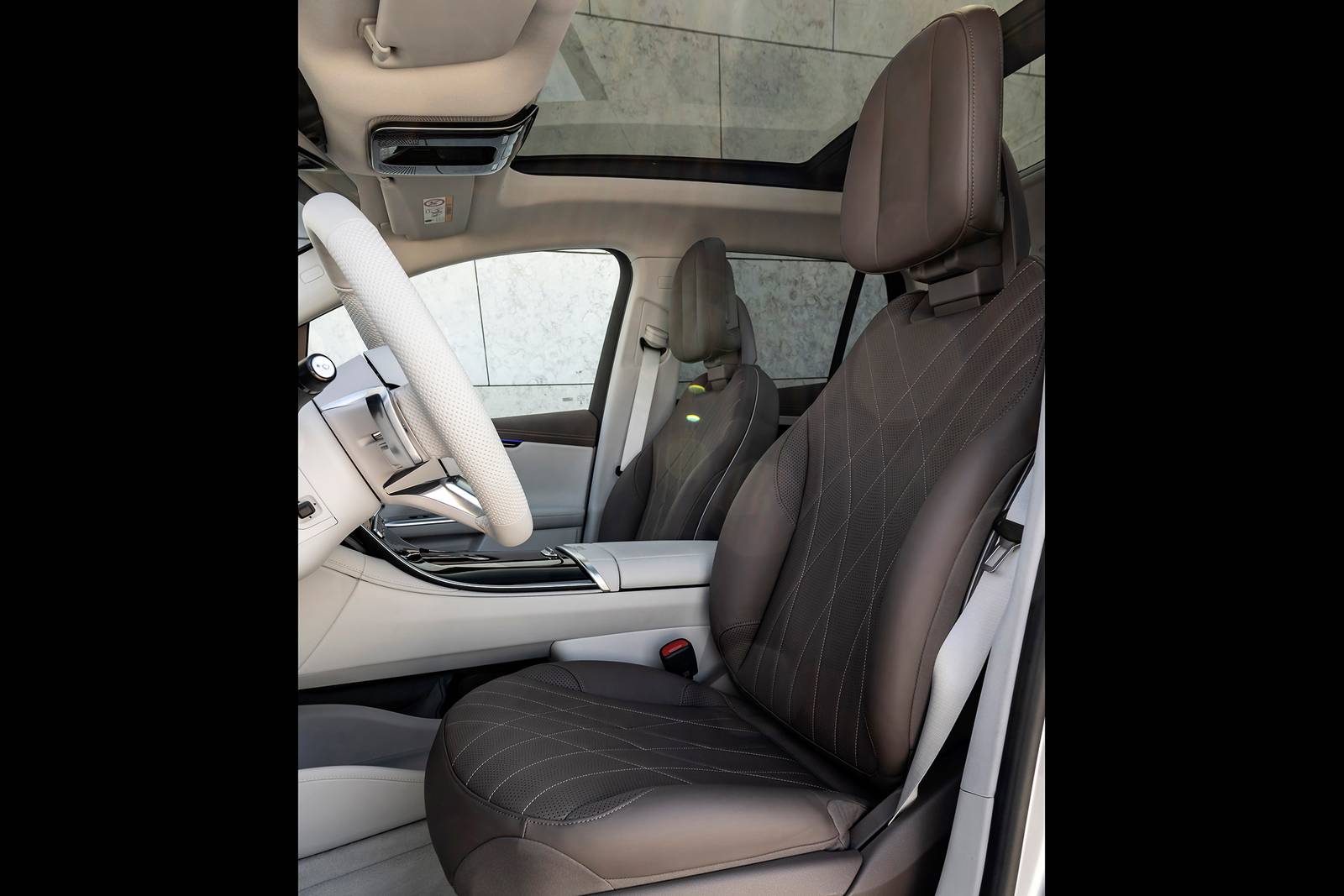 2025 Mercedes-Benz Eqe interior DETAIL