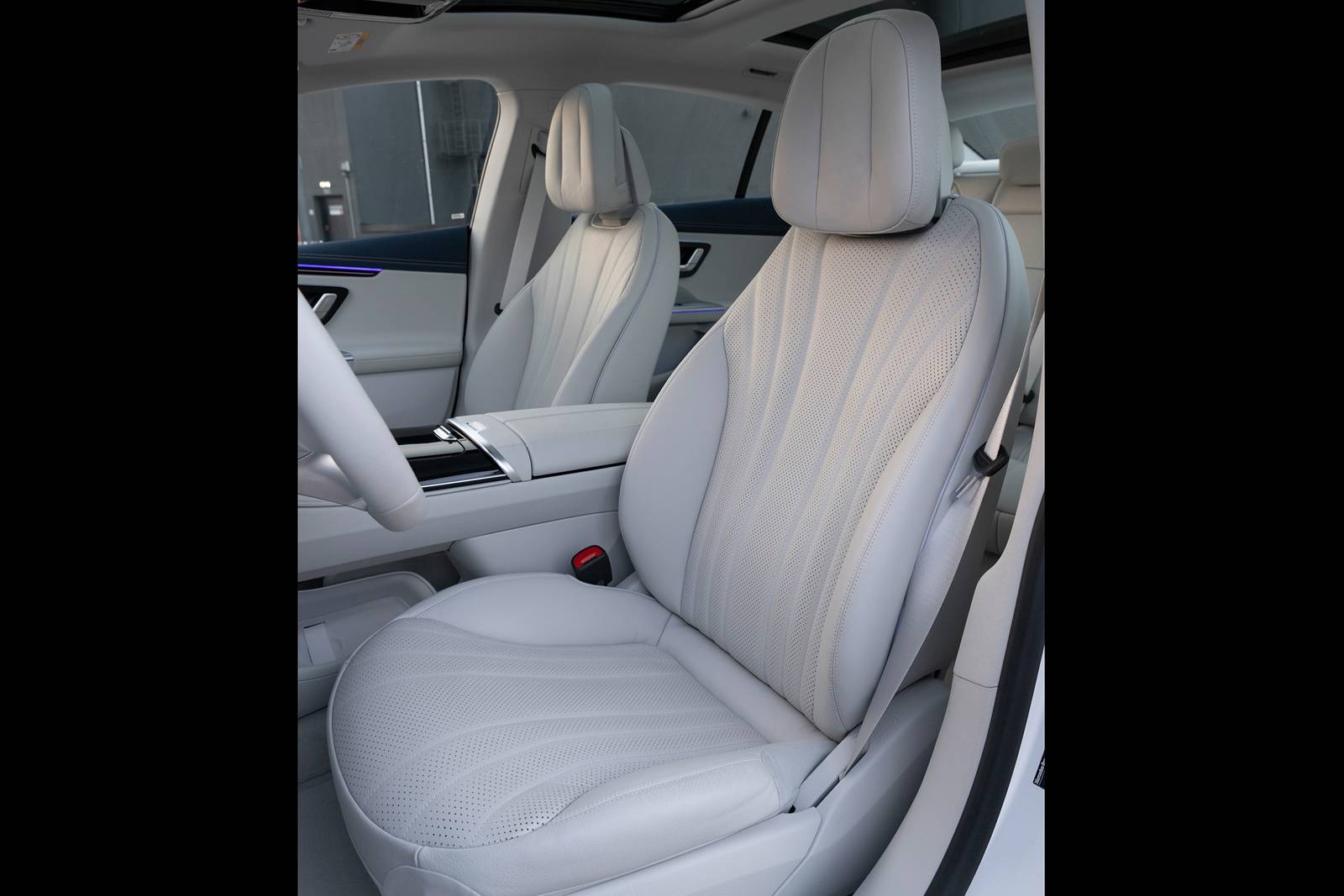 2023 Mercedes-Benz Eqe interior DETAIL