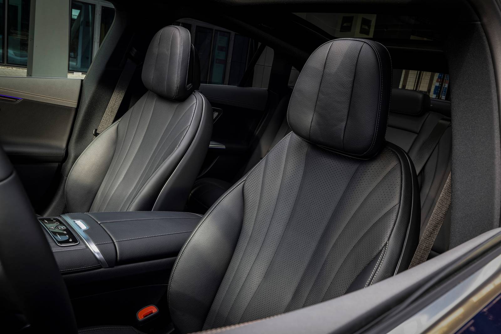 2023 Mercedes-Benz Eqe interior DETAIL