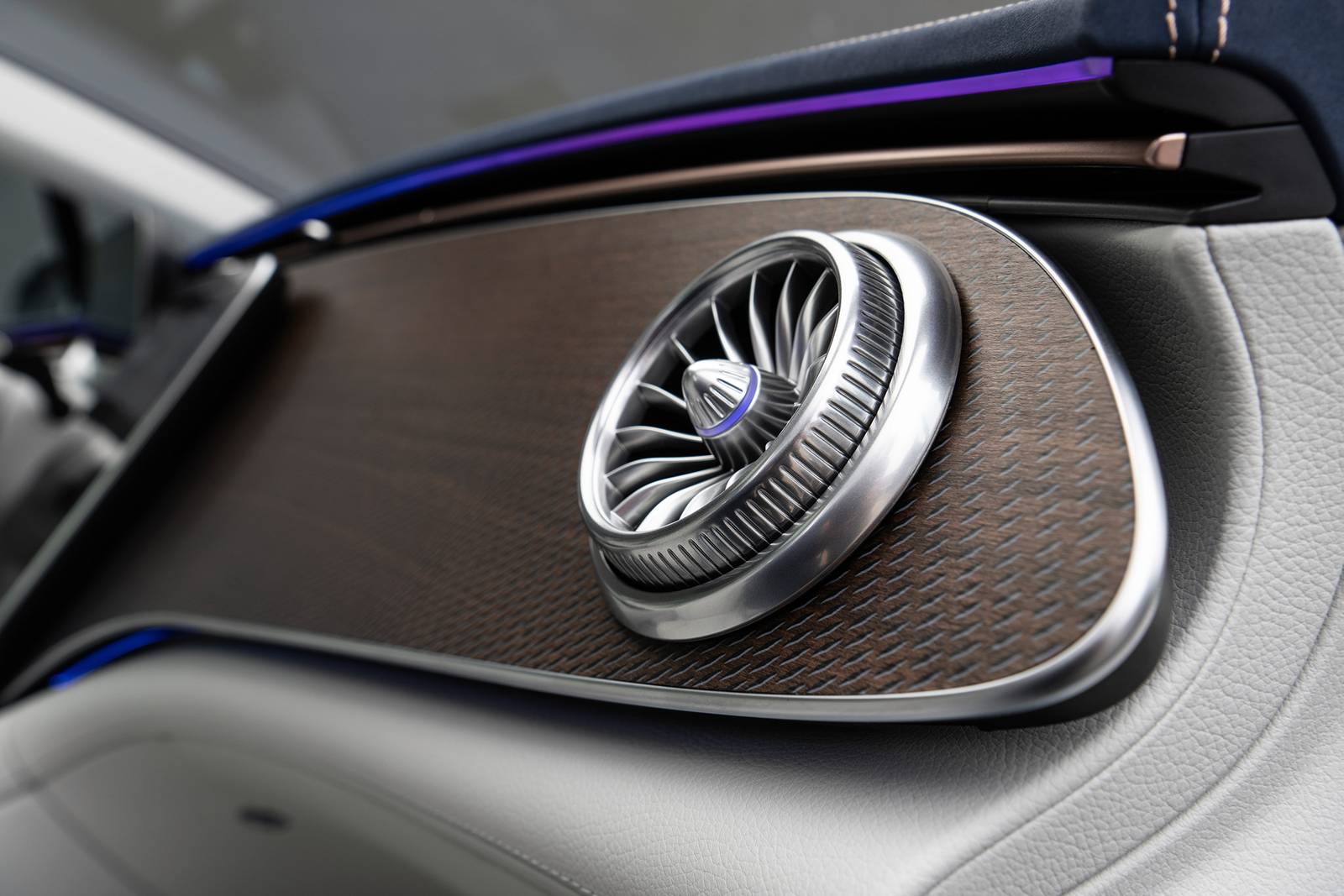 2024 Mercedes-Benz Eqe interior DETAIL