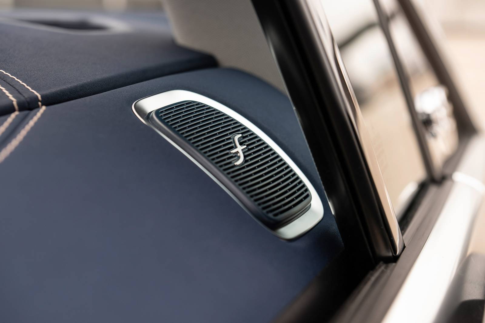 2025 Mercedes-Benz Eqe interior DETAIL