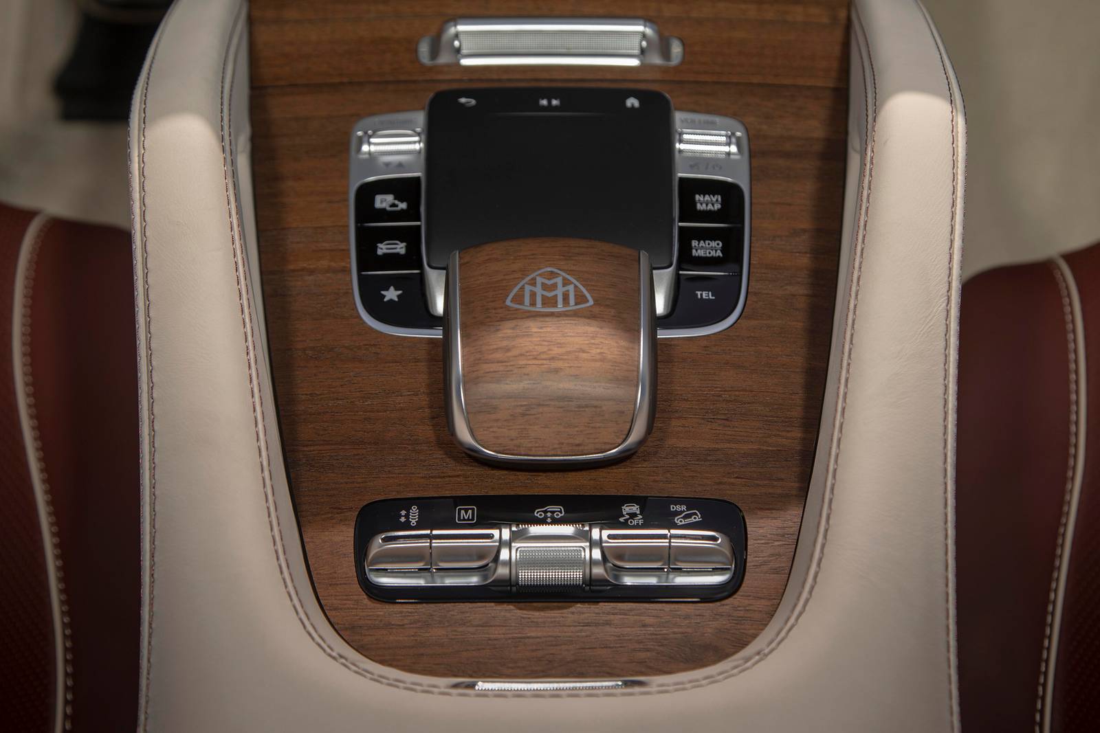 2021 Mercedes-Benz Maybach GLS interior AUXCTRL