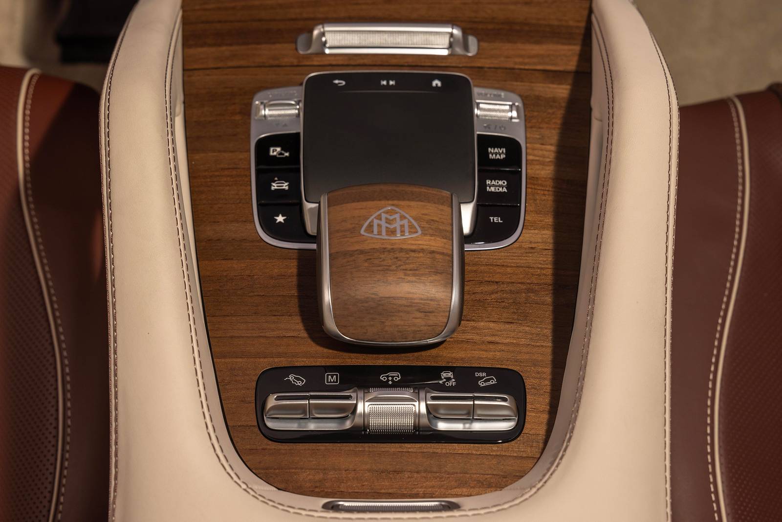 2024 Mercedes-Benz Maybach GLS interior AUXCTRL