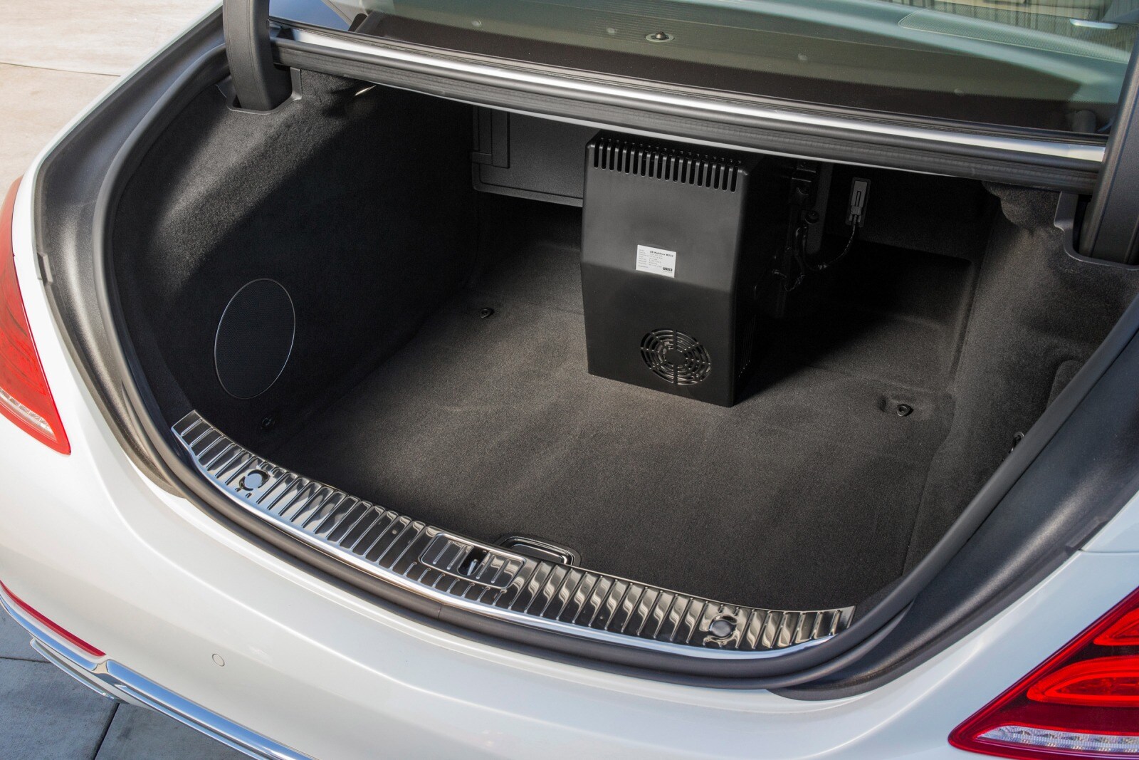 2016 Mercedes-Benz Maybach interior CARGO