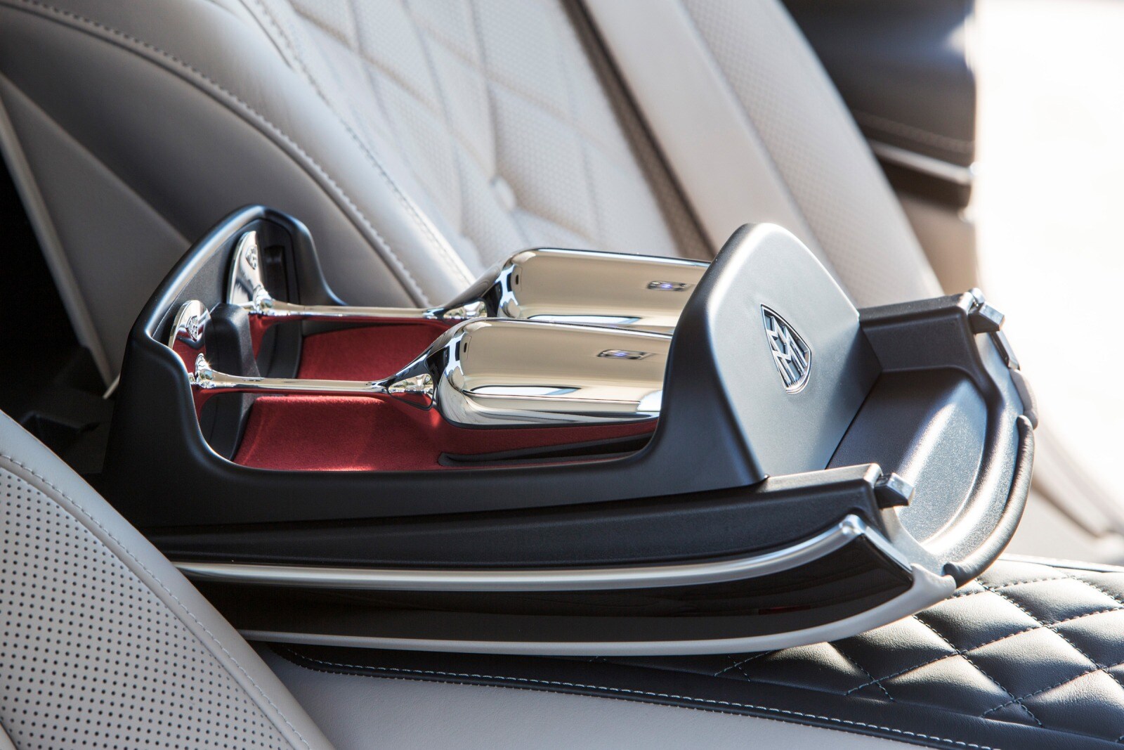 2016 Mercedes-Benz Maybach interior DETAIL