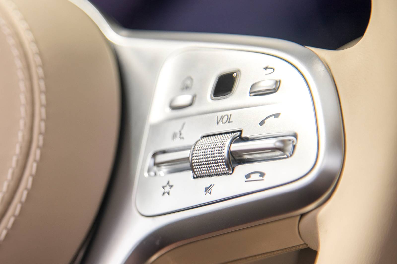 2018 Mercedes-Benz Maybach interior AUXCTRL