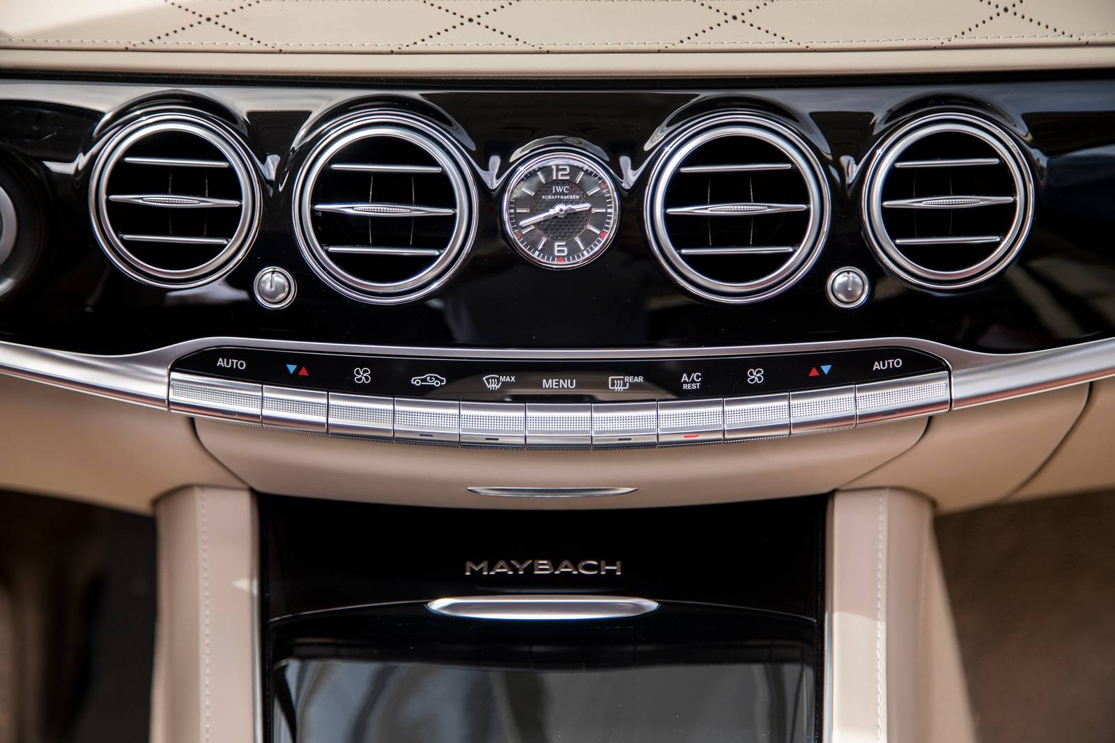 2018 Mercedes-Benz Maybach interior DETAIL