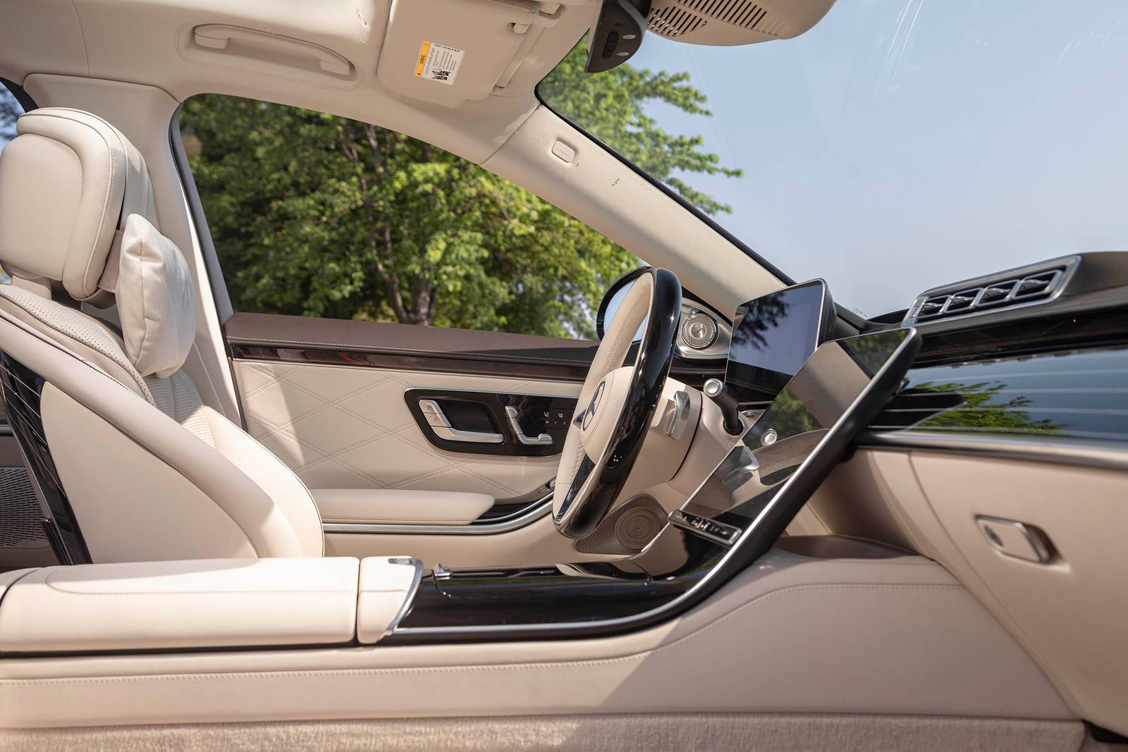 2021 Mercedes-Benz Maybach GLS interior DETAIL