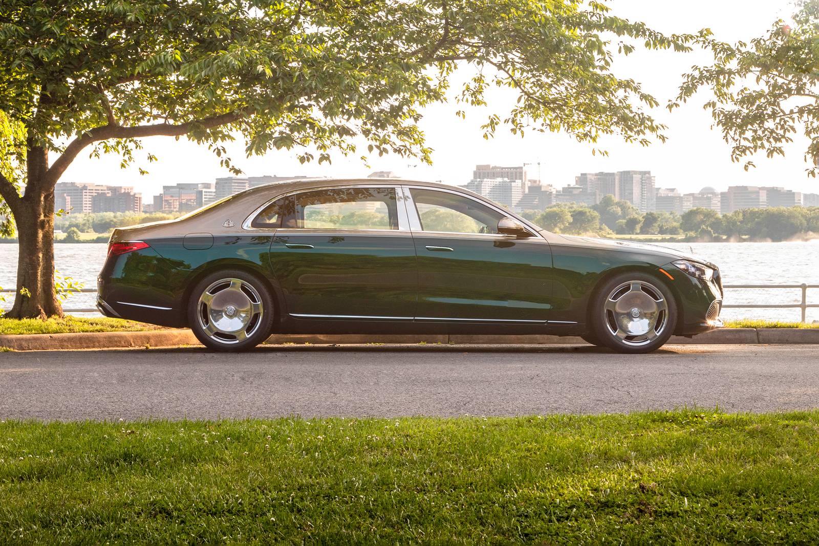 Mercedes-Benz Maybach S 580 4MATIC Sedan Profile