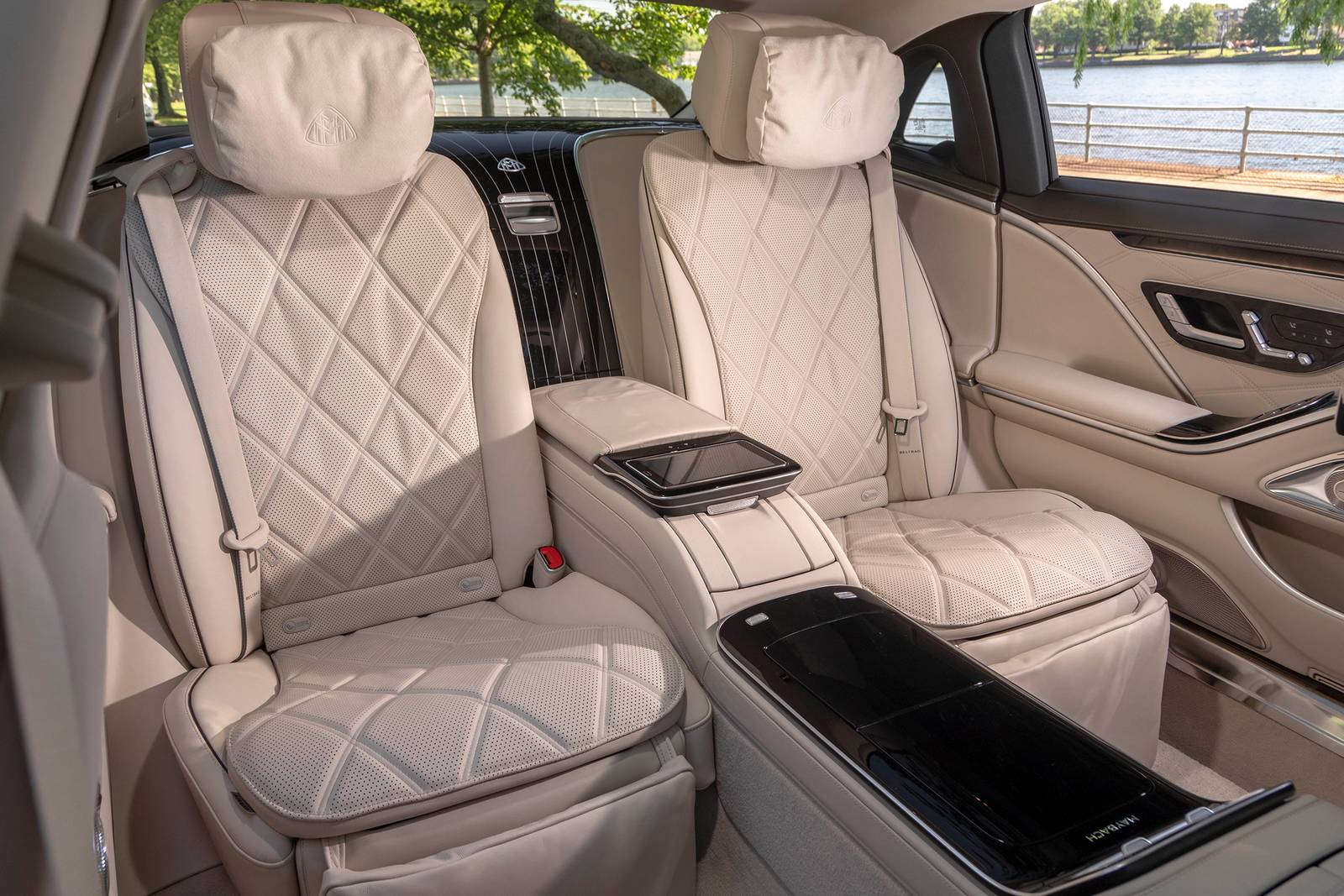 2022 Mercedes-Benz Maybach interior RI