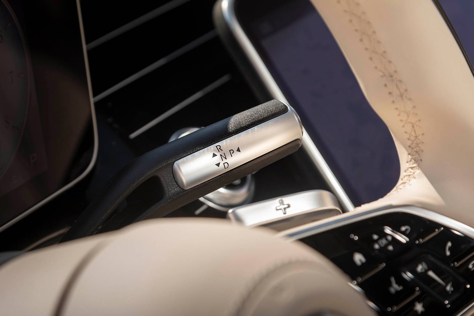 2022 Mercedes-Benz Maybach interior SHF