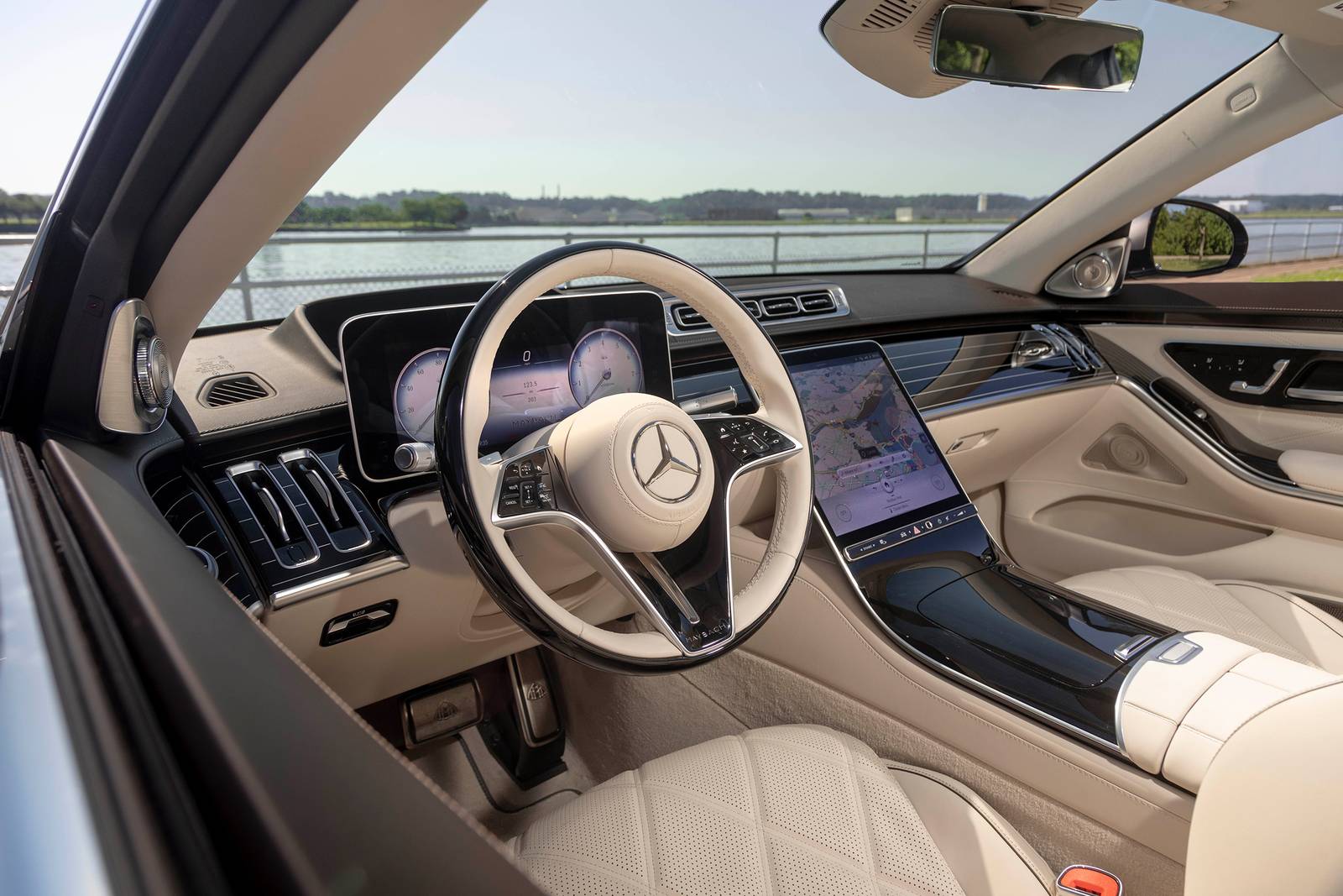 2022 Mercedes-Benz Maybach interior SWD