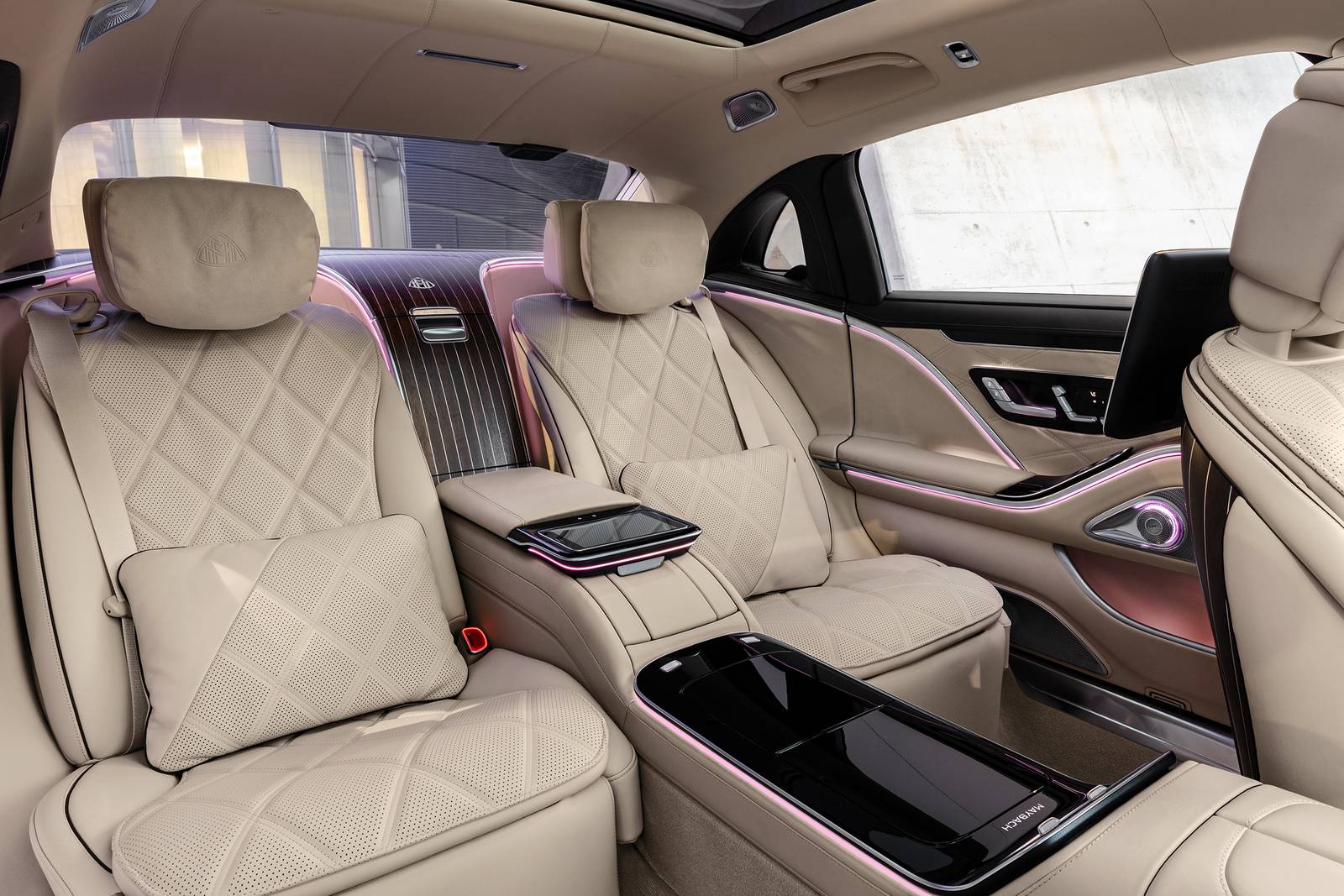 2022 Mercedes-Benz Maybach interior RI