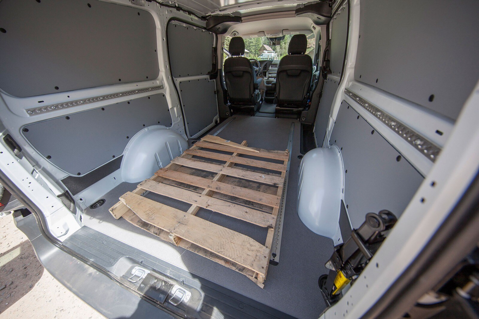 2017 Mercedes-Benz Metris interior CARGO