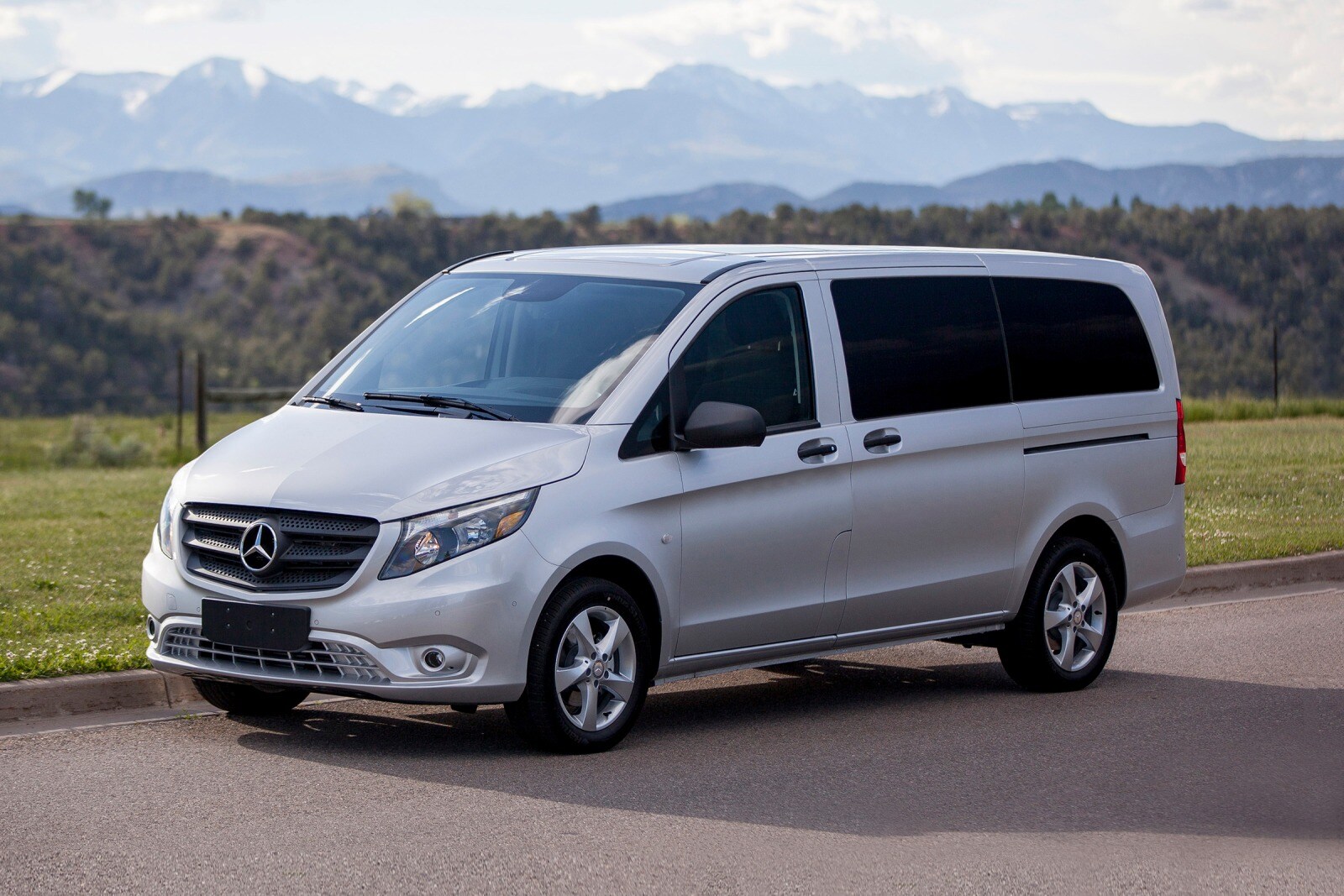 2017 Mercedes-Benz Metris Passenger Minivan Exterior