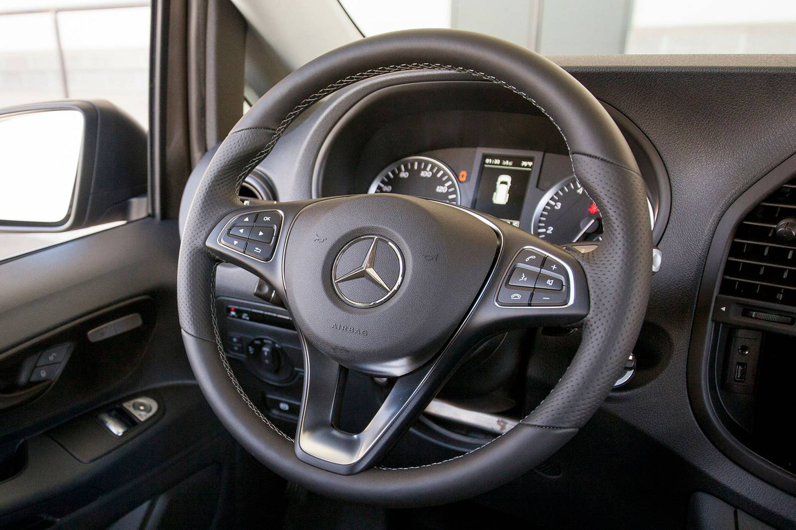 2018 Mercedes-Benz Metris interior SWD