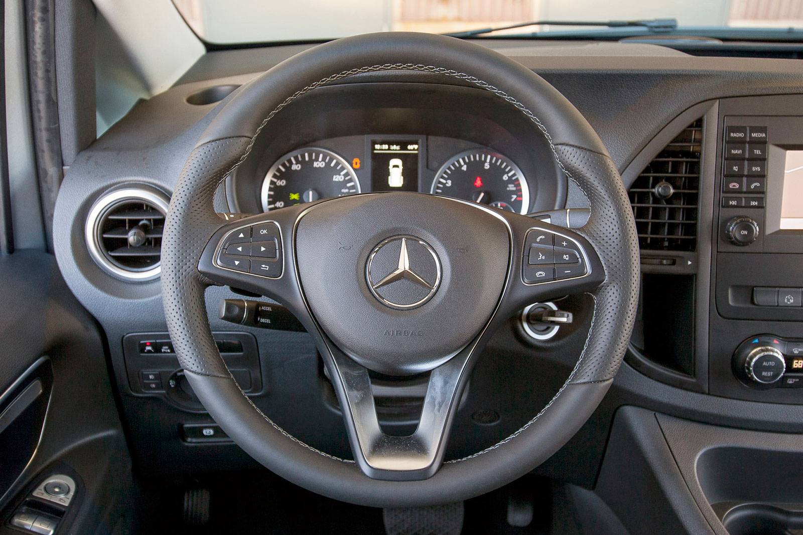 2018 Mercedes-Benz Metris interior SWD