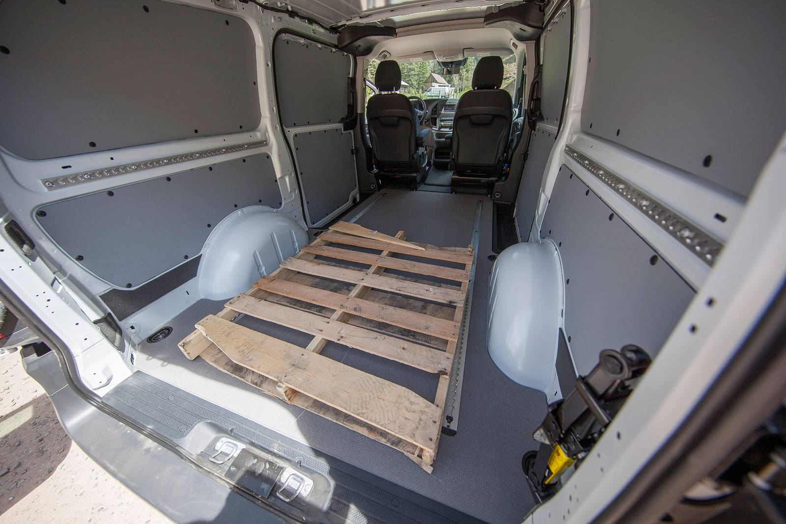 2021 Mercedes-Benz Metris interior CARGO