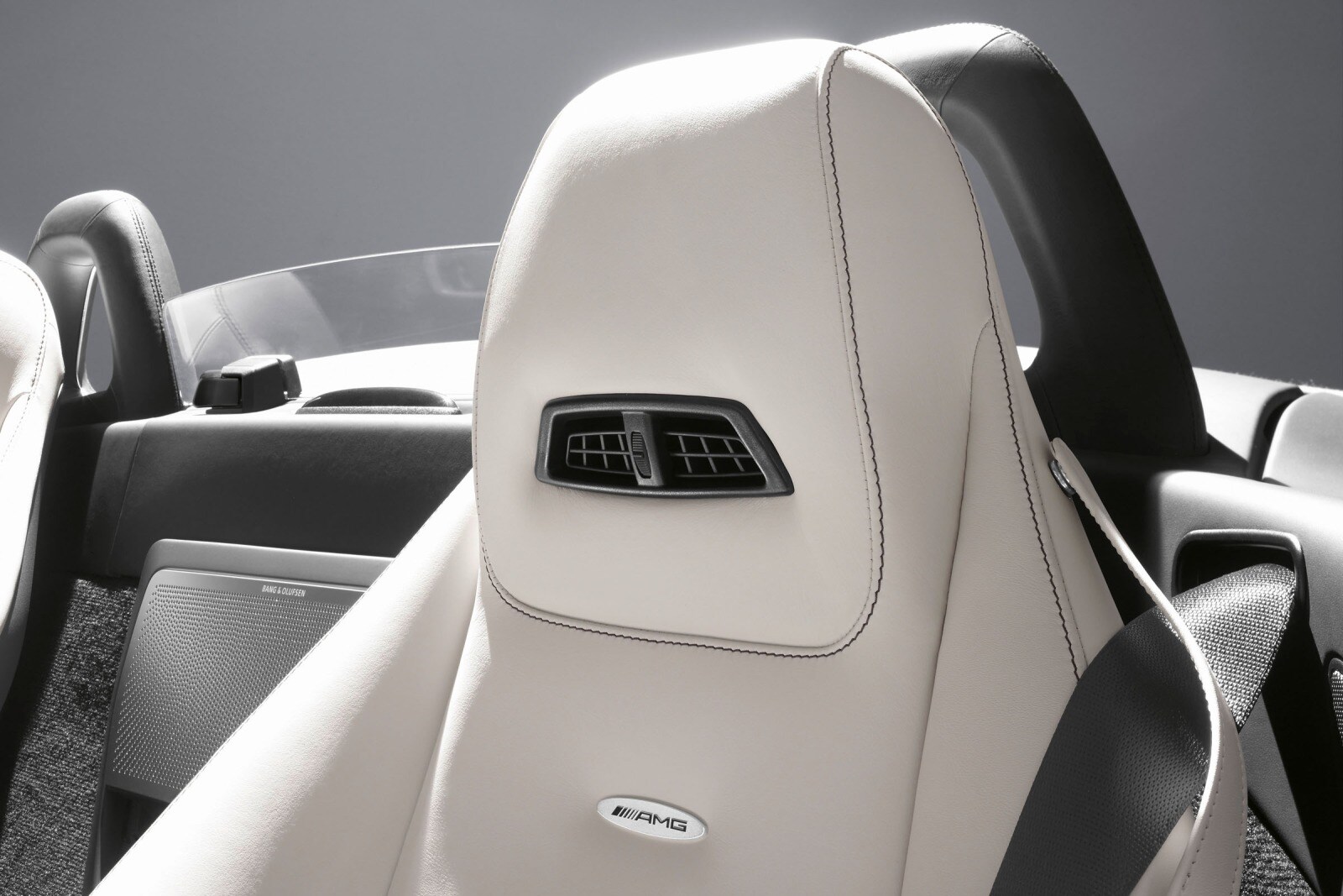 2012 Mercedes-Benz SLS AMG interior DETAIL