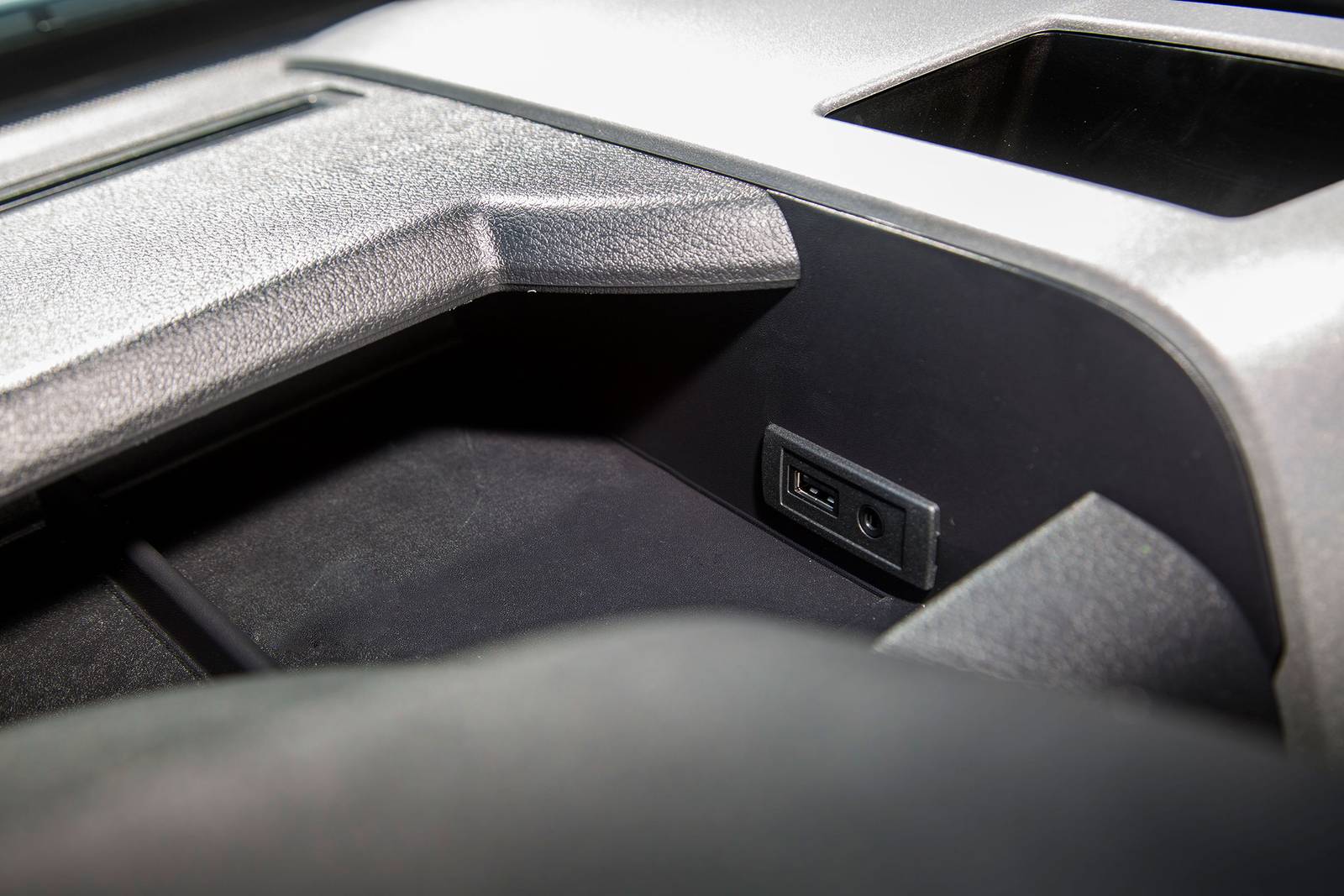 2017 Mercedes-Benz Sprinter interior DETAIL