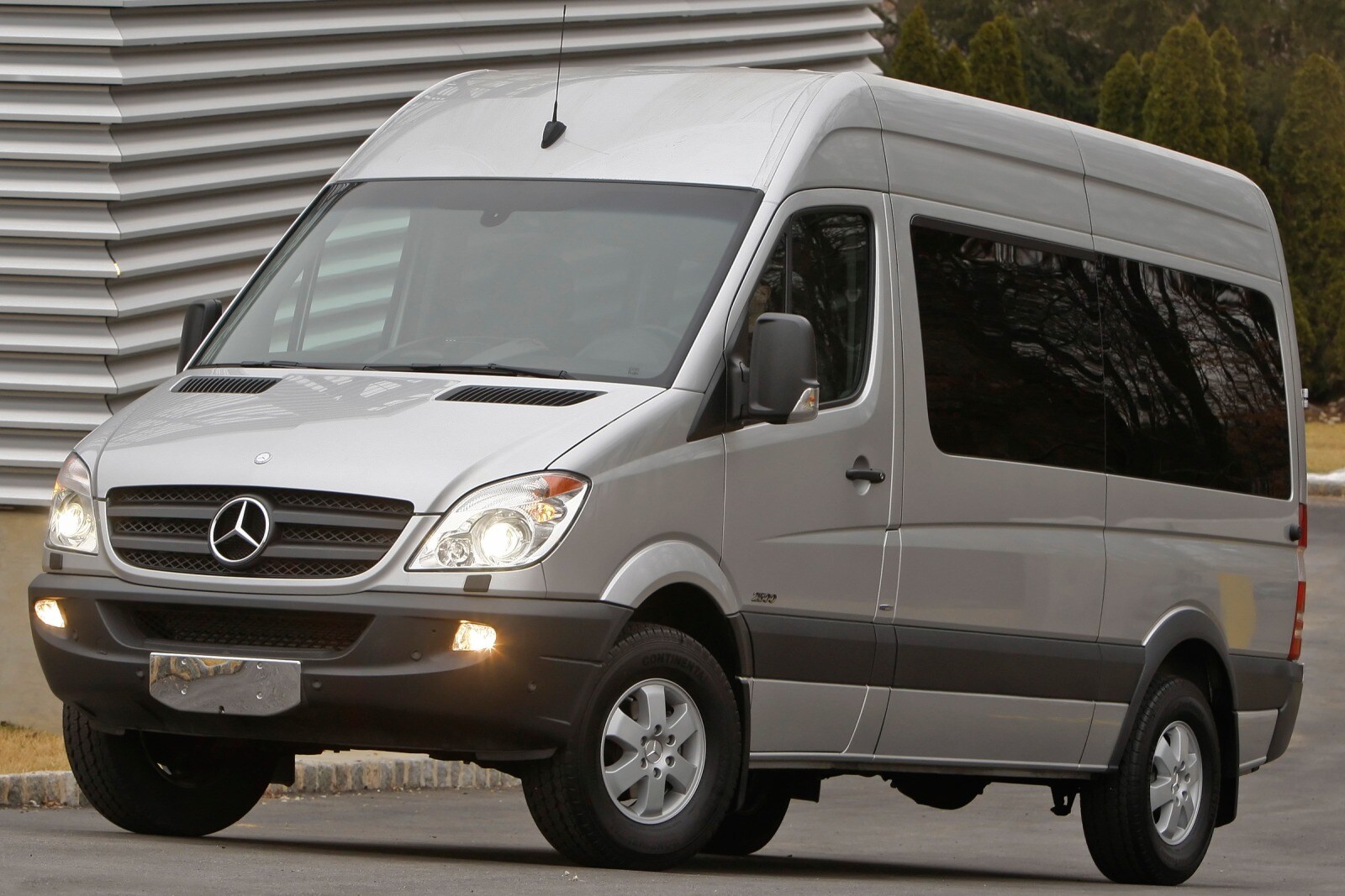 2010 Mercedes-Benz Sprinter — OEM photo 2