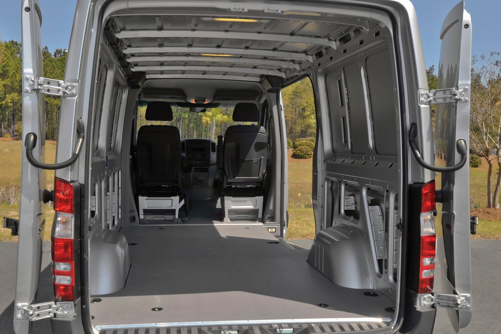 2010 Mercedes-Benz Sprinter interior CARGO