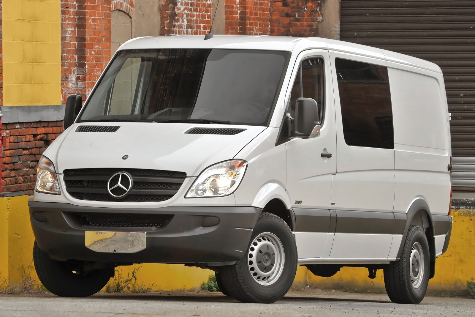 2014 Mercedes-Benz Sprinter exterior FQ