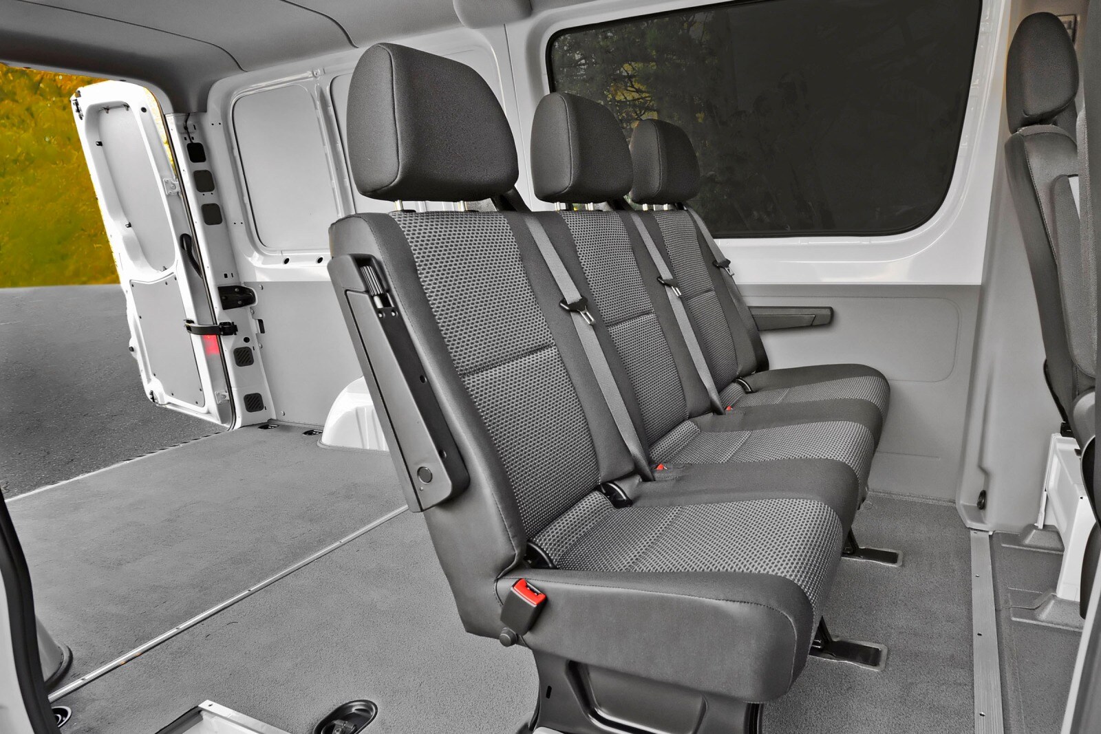 2016 Mercedes-Benz Sprinter interior RI