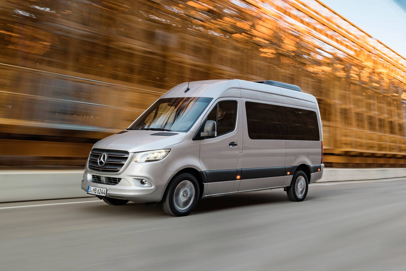 2019 Mercedes-Benz Sprinter exterior LIFE1