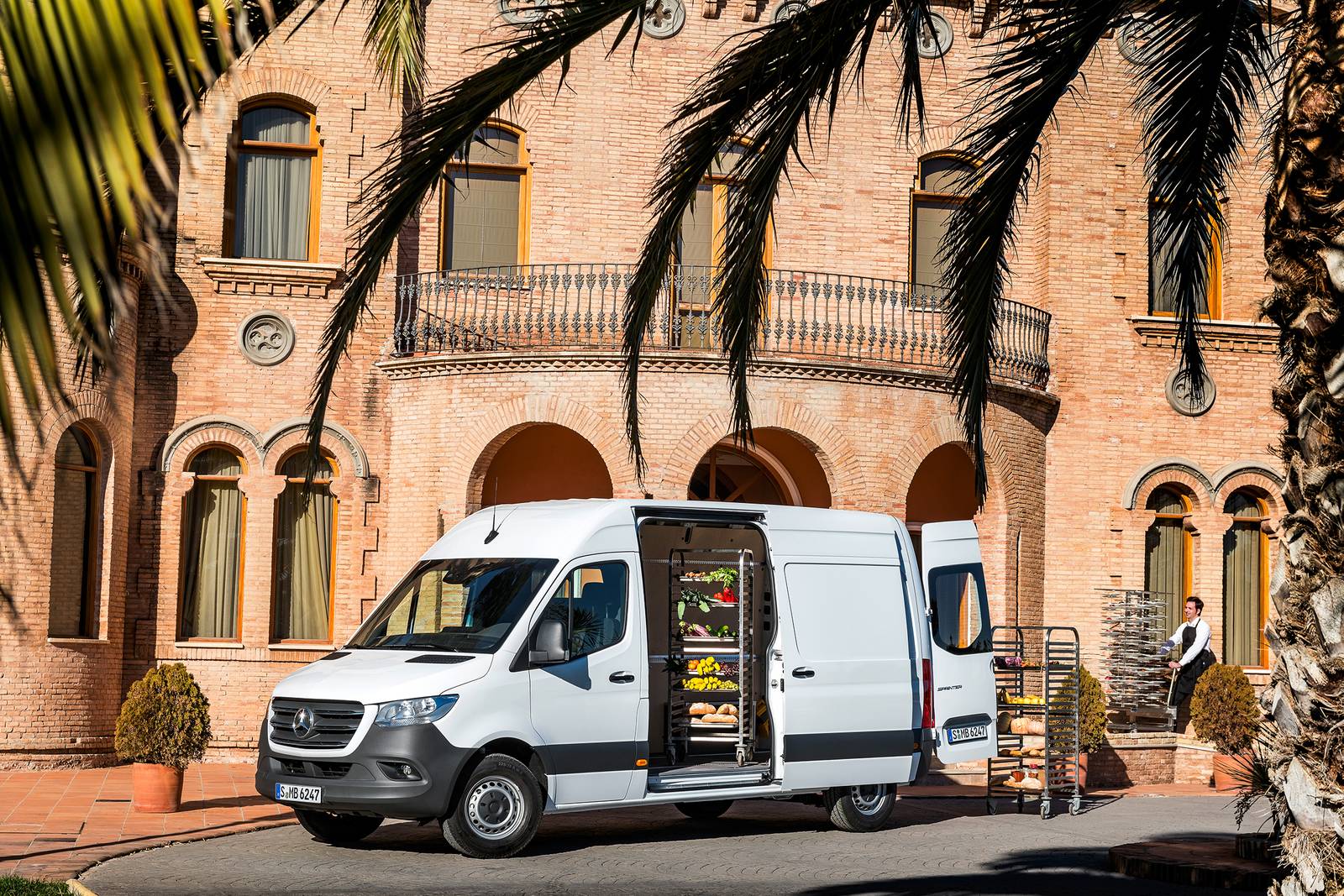 2019 Mercedes-Benz Sprinter exterior LIFE1