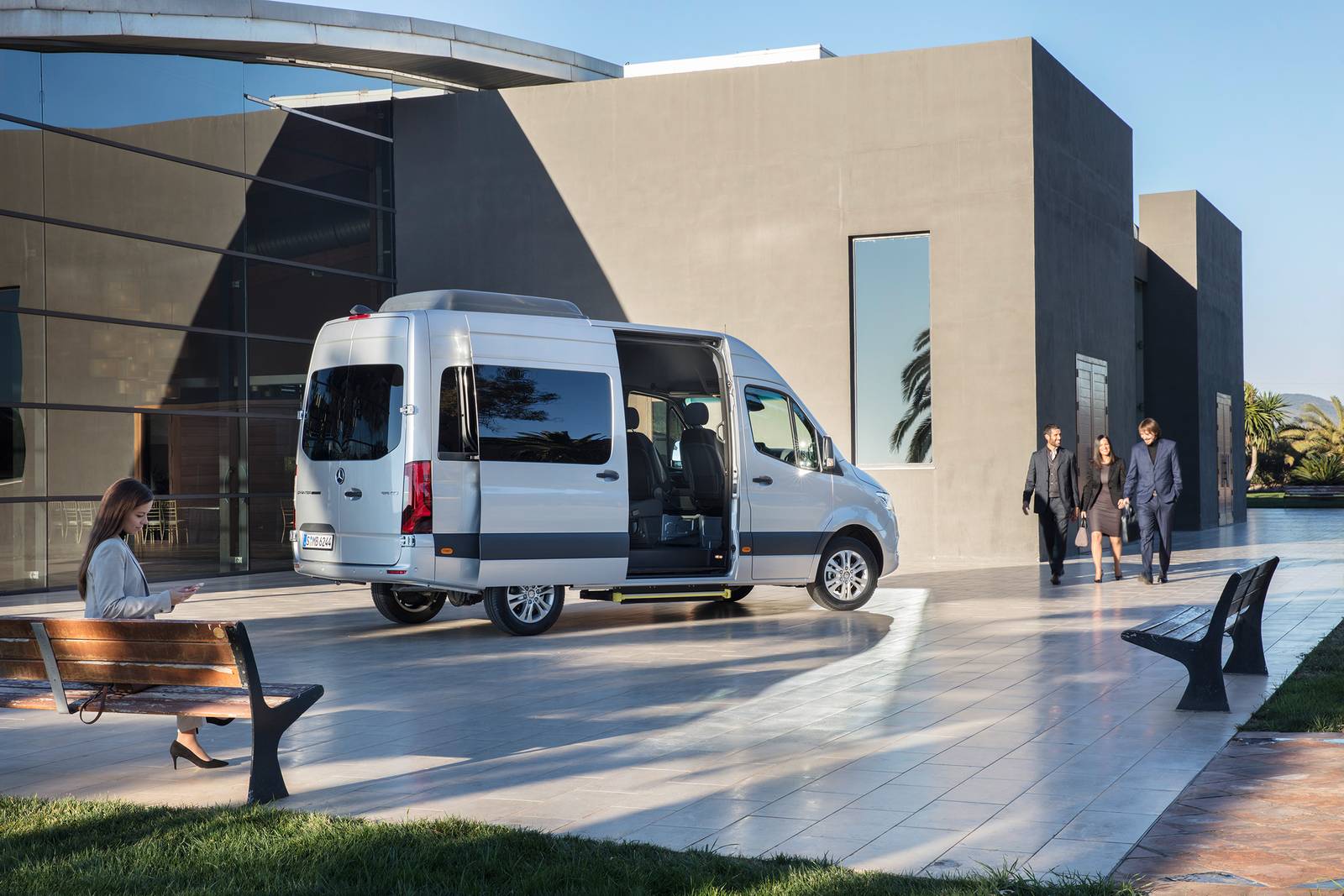 2023 Mercedes-Benz Sprinter — OEM photo 4