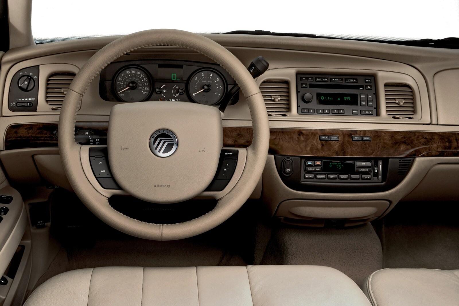 2007 Mercury Grand Marquis interior D
