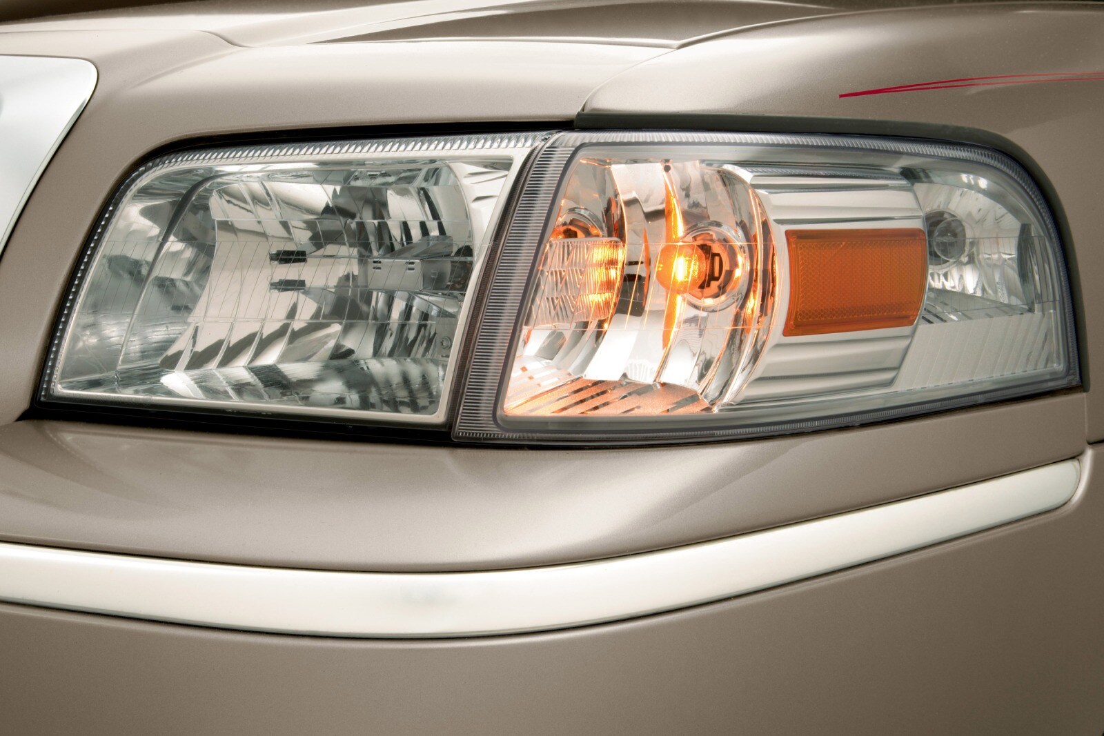 2007 Mercury Grand Marquis exterior EDETAIL
