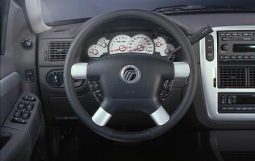 2004 Mercury Mountaineer interior D