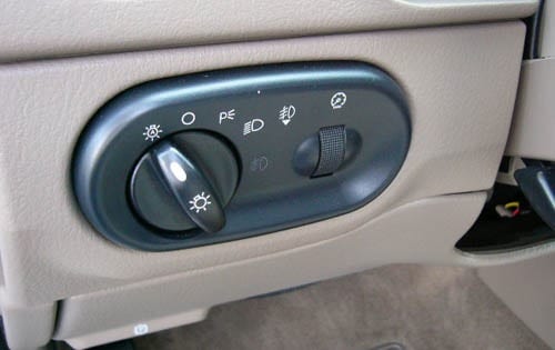 2004 Mercury Mountaineer interior DETAIL