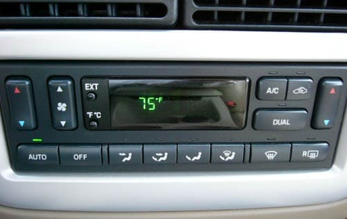 2004 Mercury Mountaineer interior CC