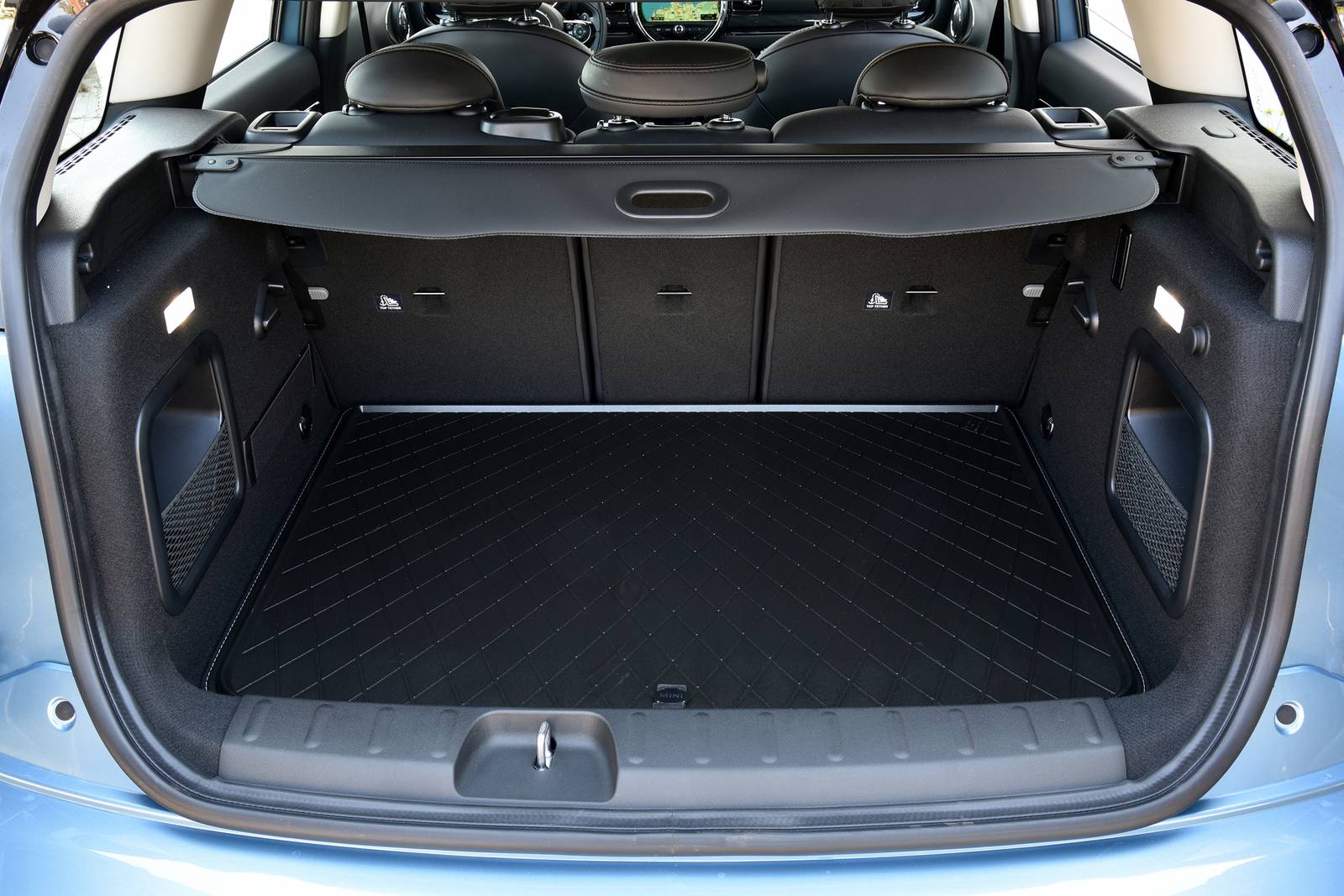 2018 MINI Clubman interior CARGO