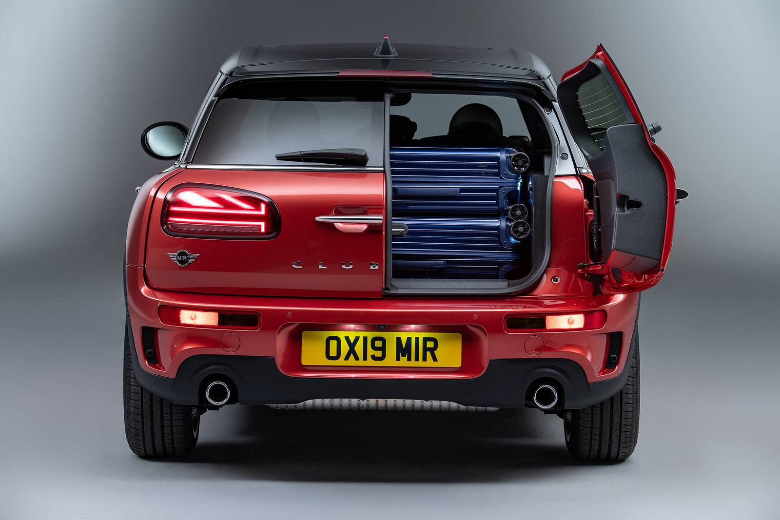 2023 MINI Clubman interior CARGO
