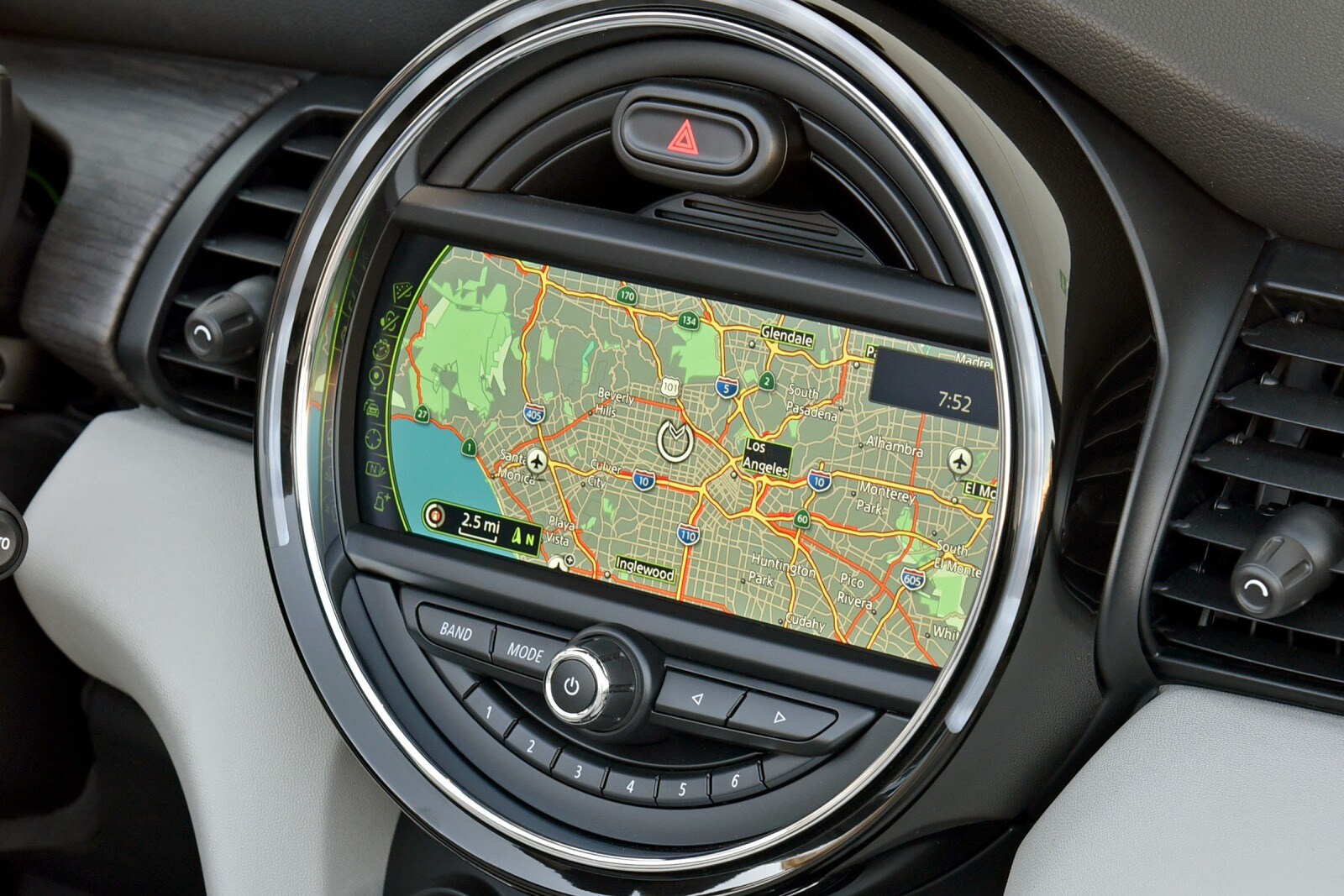 2018 Mini Convertible interior NAVSYS