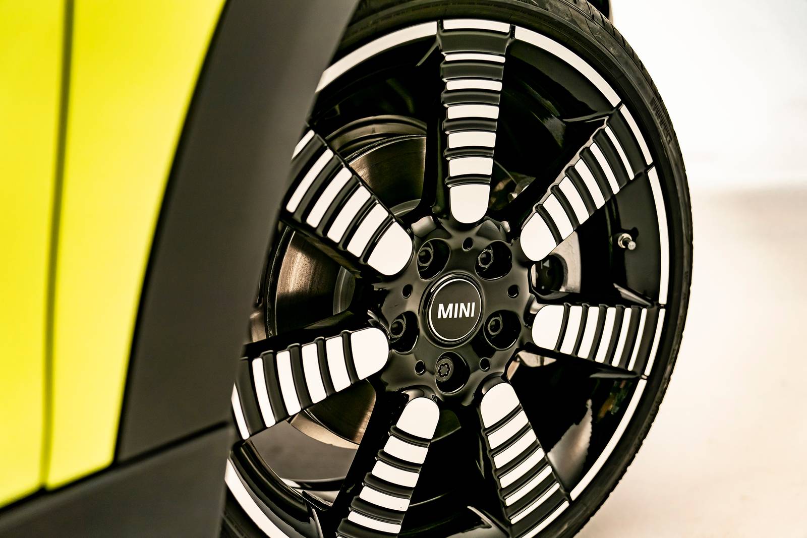 2023 MINI Convertible front safety EDETAIL